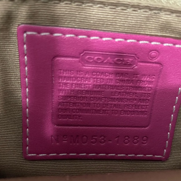 Coach Authentic pastel stripe summer hand bag, pocketbook EUC - Picture 5 of 5